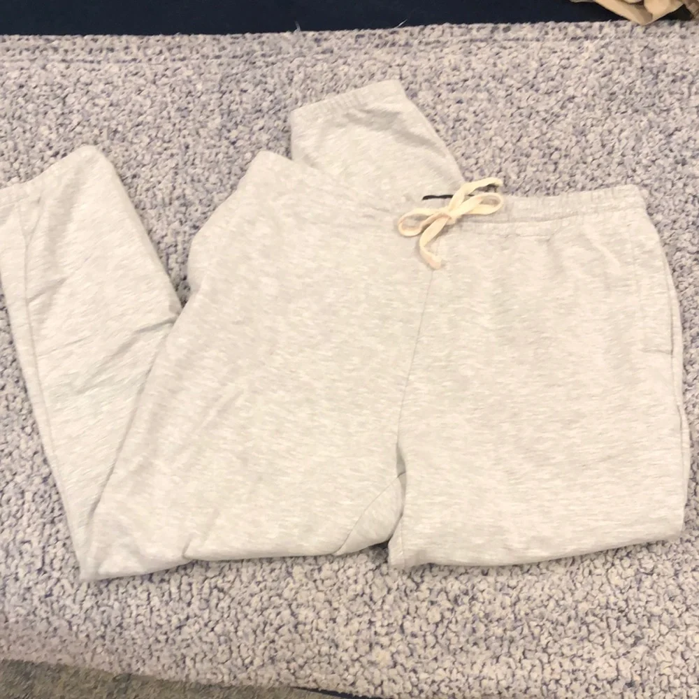 ⭐️FREE!!⭐️WITH BUNDLE PURCHASE!💥5 FOR $25💥RSQ! jogger sweatpants grey size lrg - Picture 4 of 8